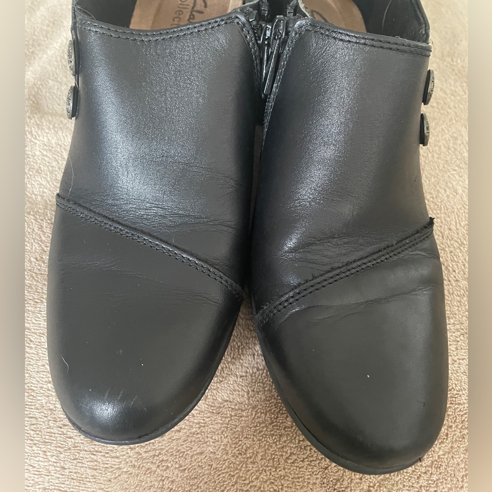 🌻5/$16🌻Clarks shoes - Picture 4 of 6